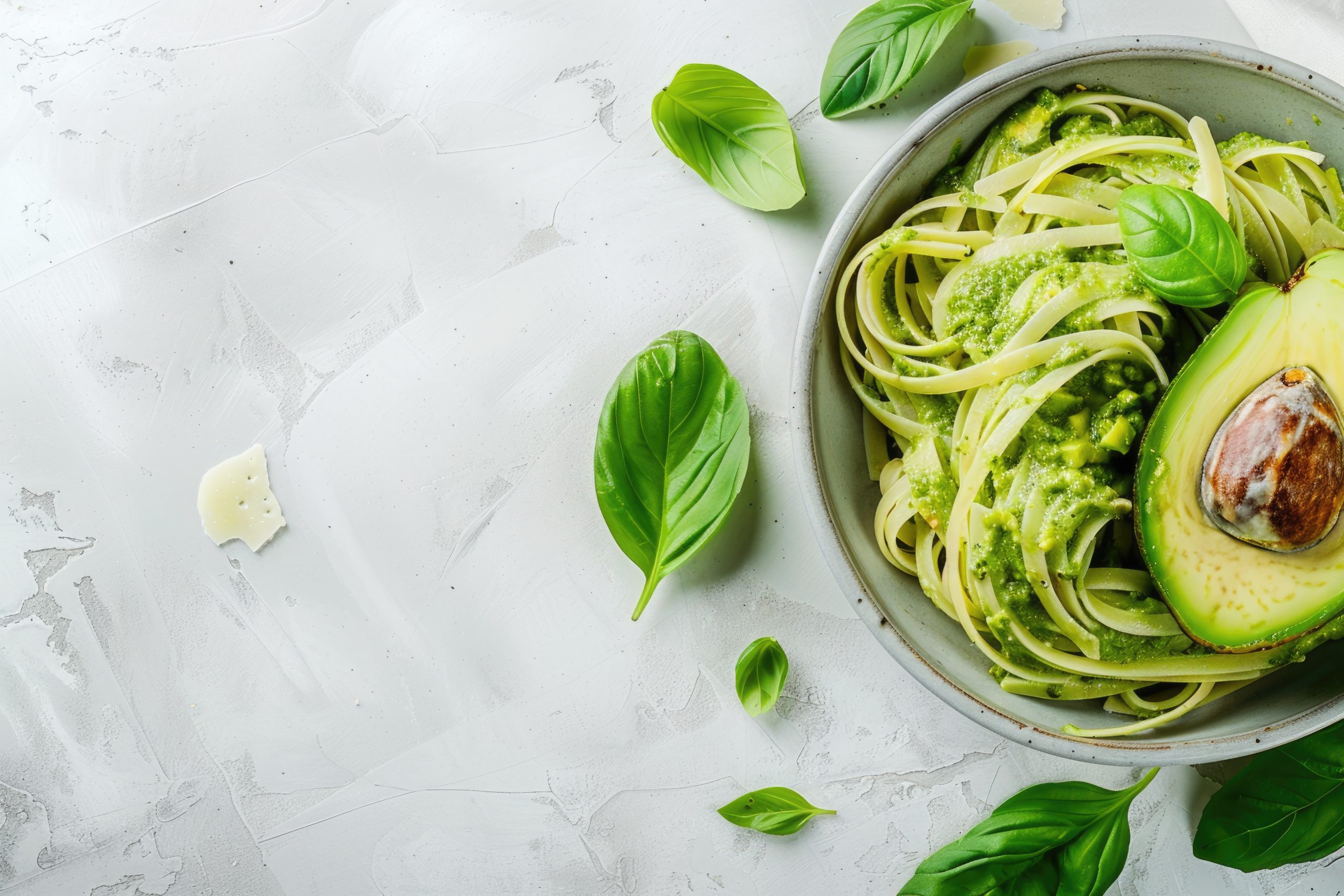 Vollkorn-Pasta mit Avocado-Sauce