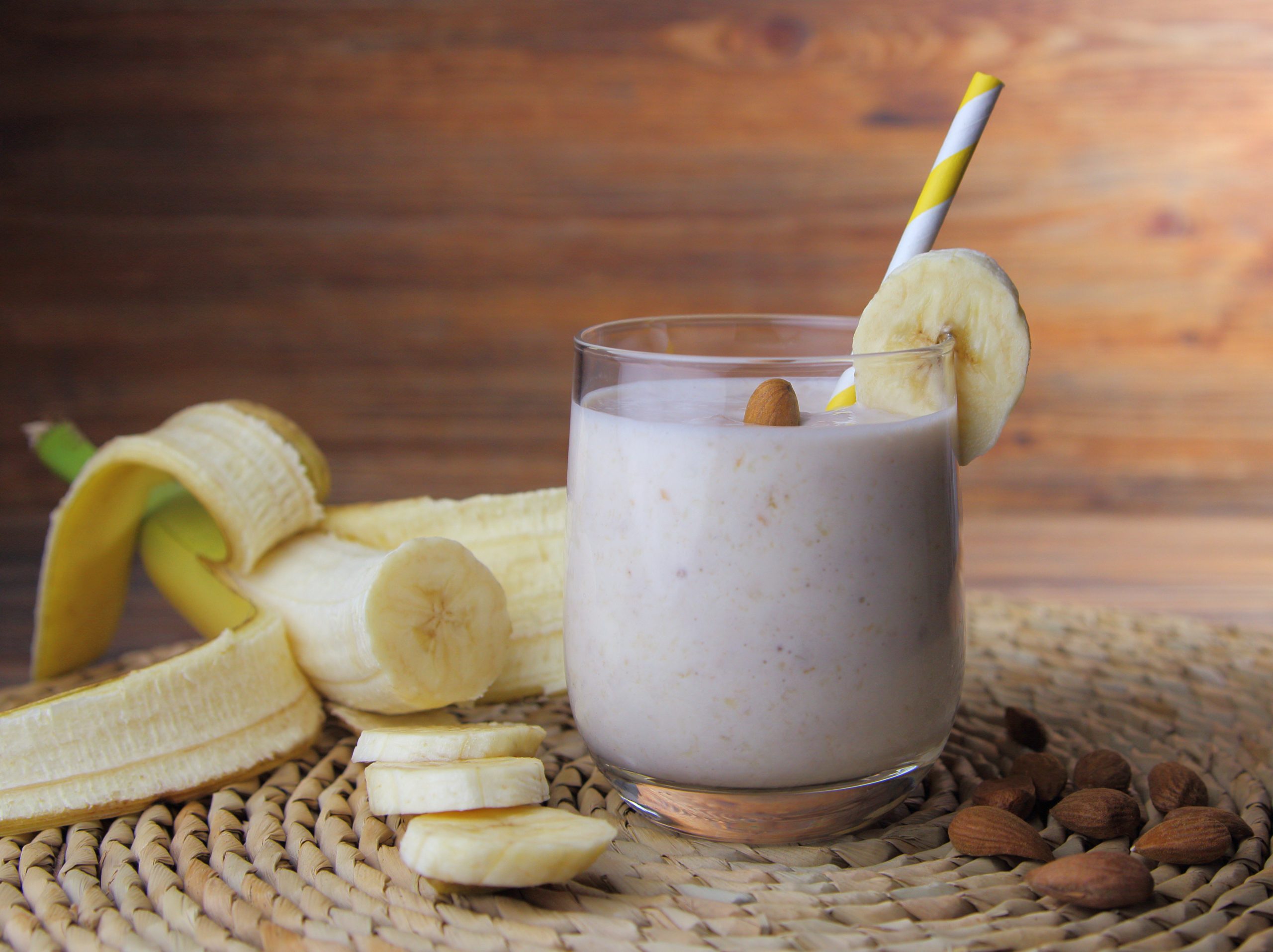 Smoothie mit Bananen und Nüssen